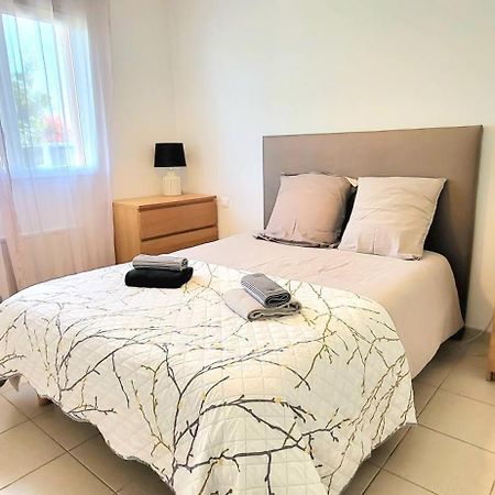 Logement Thermale Et De Tourisme Les Acacias 6 Jonzac Eksteriør bilde